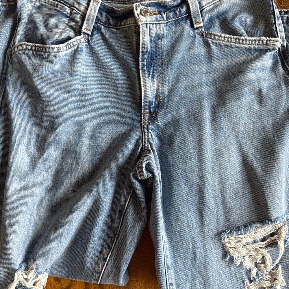 Levis Distressed Blue Jeans Size 30